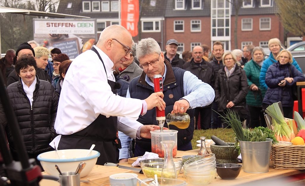 Erbsensuppe mit Pesto - Fernsehkoch Sass auf Bremervörder Markt ...