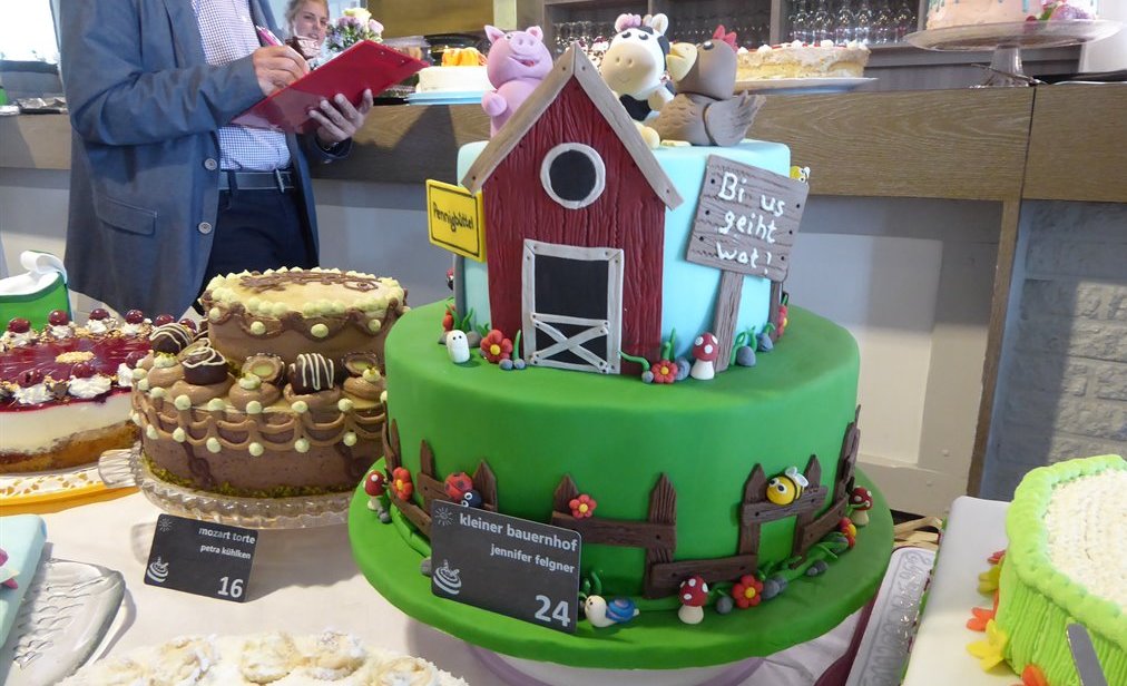 Diese wundervolle Torte wurde zur Gewinner-Torte ernannt. Die Nr. 24 „Kleiner Bauernhof“ von Jennifer Felgner machte das Rennen mit 190 Punkten von der Jury.  Foto: hc