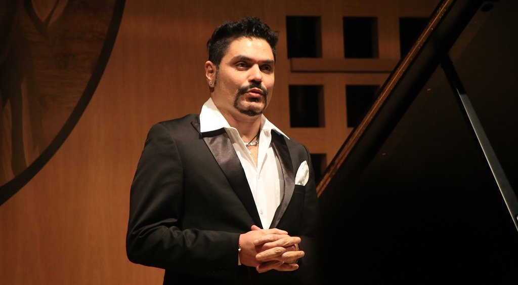 Pervez Mody gilt als einer der besten Pianisten der Welt - sein Können bewiese er beim Klassikkonzert im Bremervörder Ratssaal. Foto: Manfred Bordiehn