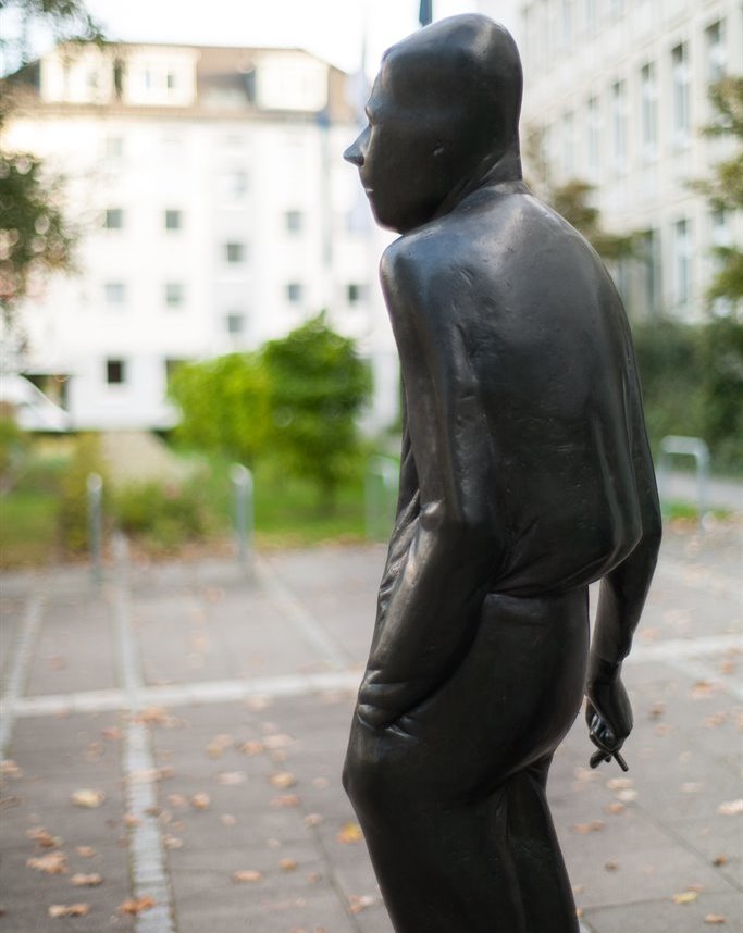 Oben: Ottos Skulptur „Die Begegnung“, der man in Hannover begegnen kann. Foto: wiki commons