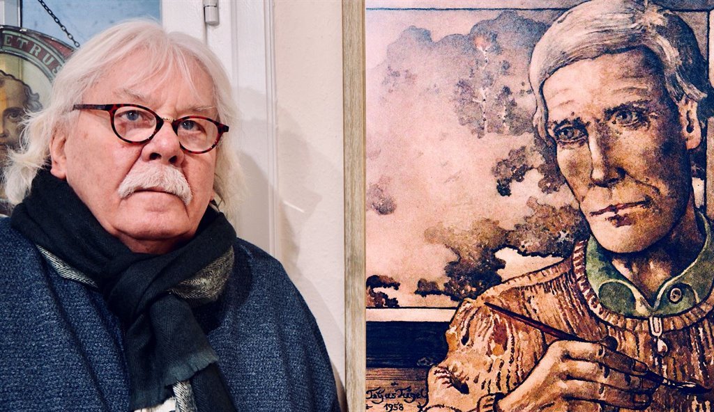 Museumsgründer Hein Meyer neben einem Selbstporträt von Tetjus Tügel.  Foto: rgp