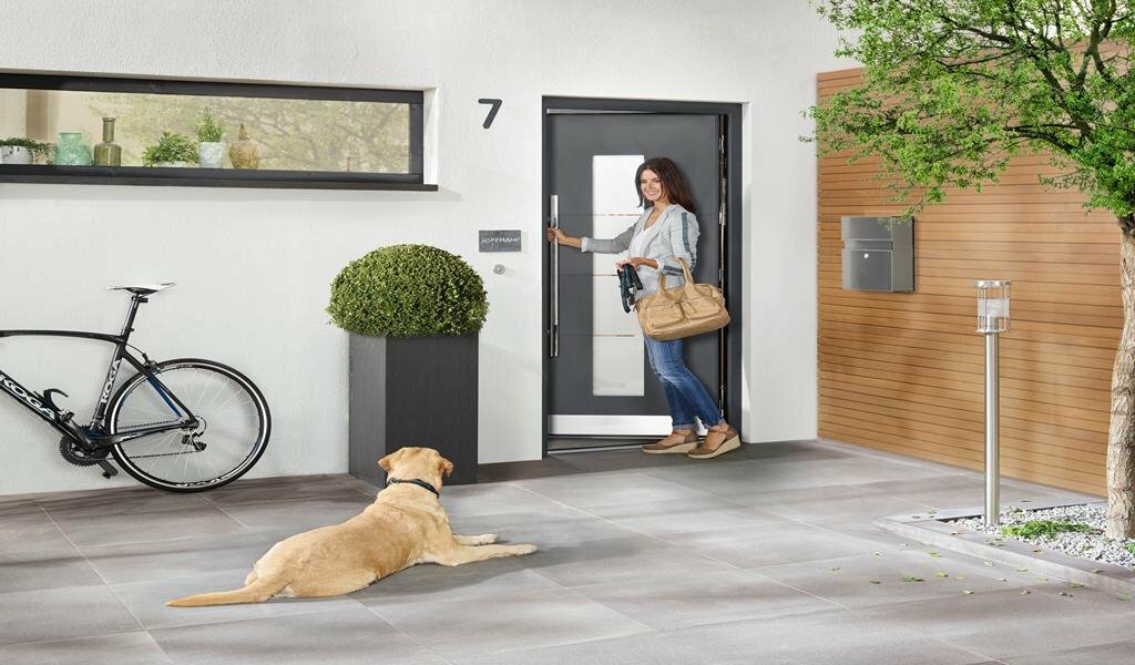 Willkommen im Zuhause: Haustüren prägen ganz wesentlich den ersten Eindruck. Neben der Optik kommt es aber auch auf Einbruchschutz und Wärmeschutz an.