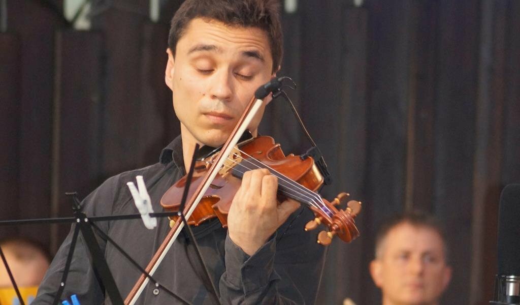Virtuos und fast zärtlich entlockten die Solist:innen ihren Instrumenten zauberhafte Klänge