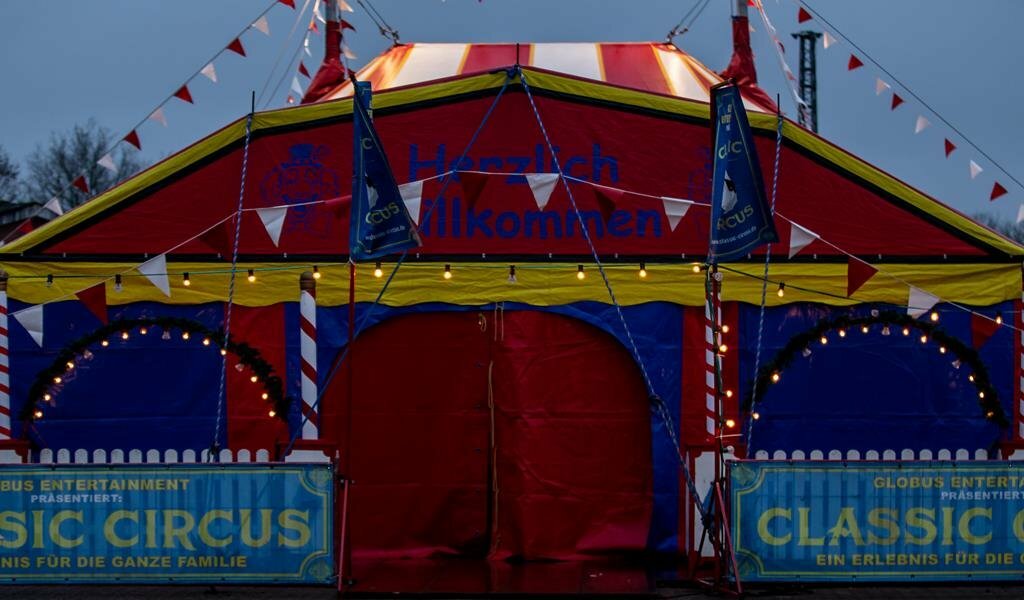 Im beheizten Zirkuszelt heißt es im Dezember: Manege frei, das Spiel beginnt!
