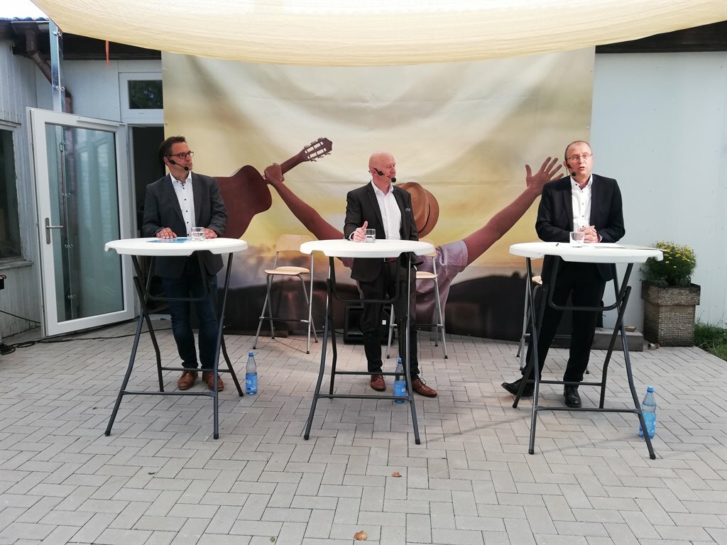 Die Bürgermeisterkandidaten Stefan Imbusch (v. li.), Michael Hannebacher und Jochen Hake stellten sich den Fragen der Bürger:innen.