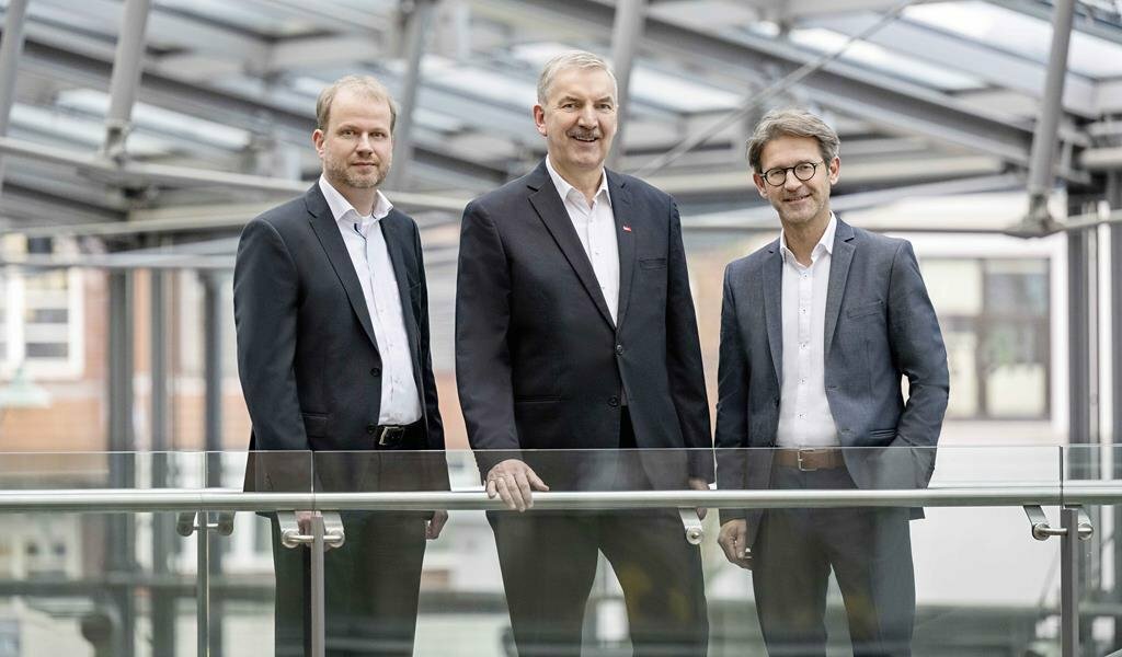 Uwe Müller (Mitte) mit seinem Nachfolger Christian Leu (links) und Stefan Waldow. Foto: eb
