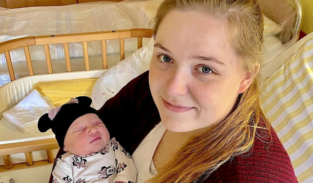 Mama Larissa Aileen ist überglücklich über die Geburt ihrer Tochter Liv.