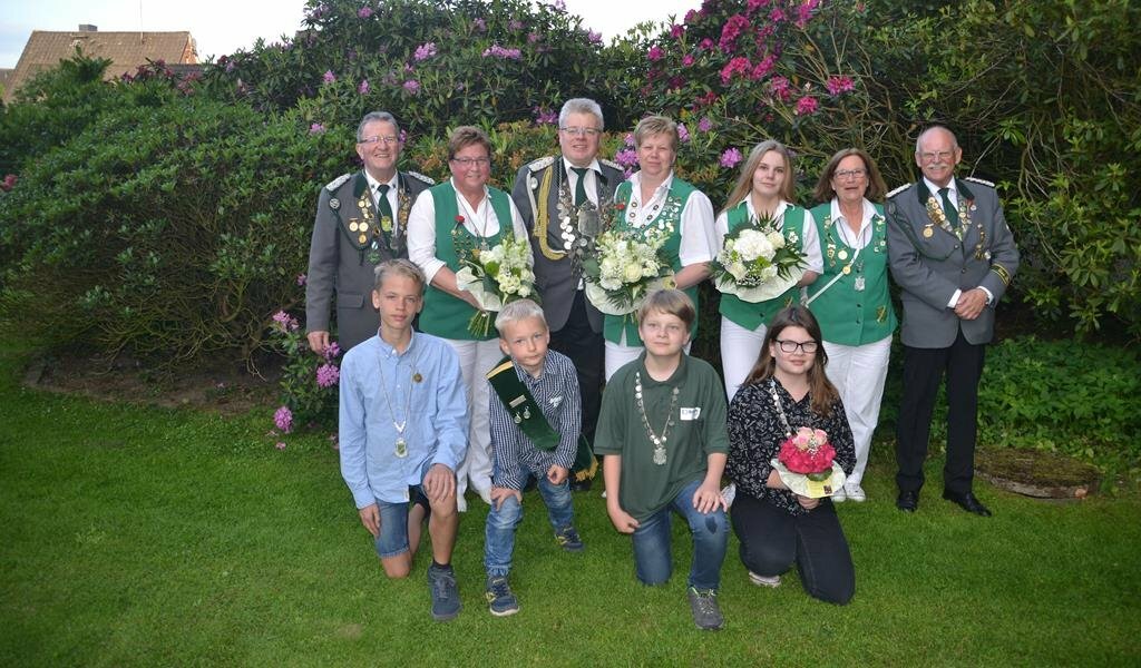 Die Königsfamilie um das Königspaar Tanja und Holger Rubach freut sich auf ein schönes Schützenfest mit allen Schützen, Gästen und Bewohnern. Foto: eb