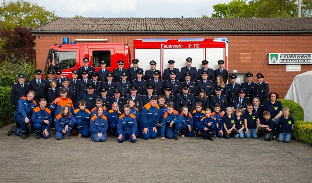 Die Mitglieder der Freiwilligen Feuerwehr Karlshöfen freuen sich, mit Gästen und Bürger:innen ihr Jubiläum zu feiern. Fotos: eb