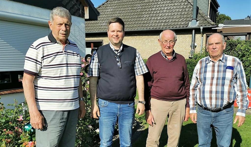 Überraschender Besuch von Pastor Remigijus Semeklis (2. v.li.). Zusammen mit Helmut Meyer (li.) , Martin Bensen (2. v.re) und Bruno Bischoff wurden Pläne geschmiedet.