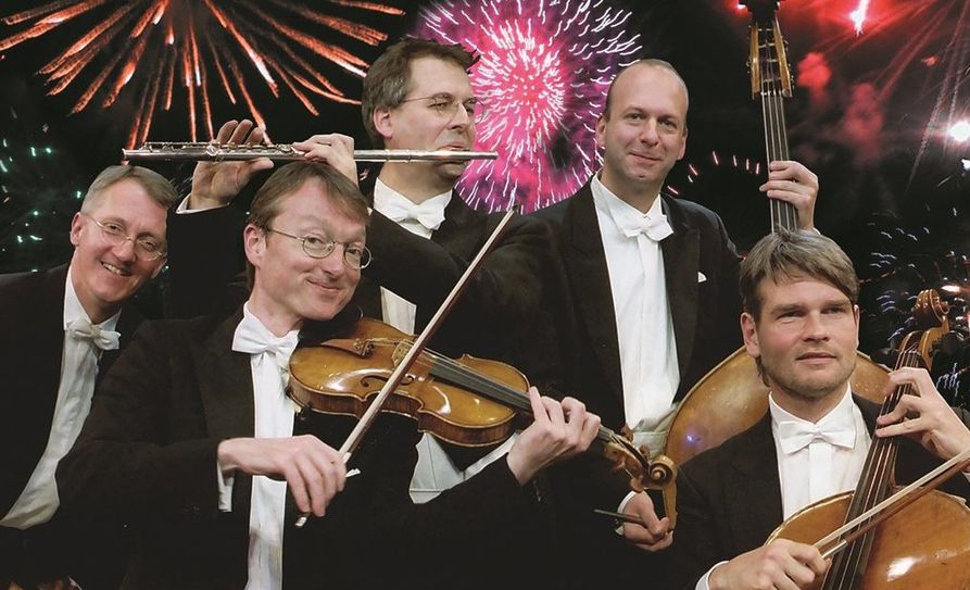 Ein spritziges Programm erwartet die Gäste am Silvesterabend in der Stadthalle Osterholz-Scharmbeck. Das Bremer Kaffeehaus-Orchester sorgt für einen musikalischen Rutsch ins neue Jahr. Foto: eb