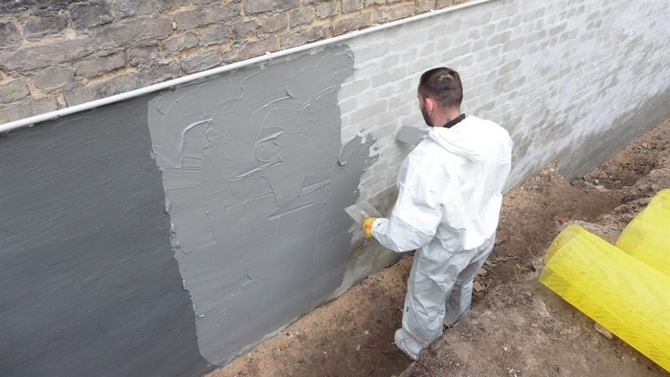 Die Sanierung bereits existierender Bausubstanz gewinnt immer mehr an Bedeutung.Aufgrund dieser Entwicklungen sind die Zukunftsperspektiven für qualifizierte Fachleute wie Holz- und Bautenschützer so gut wie nie.  Foto: eb