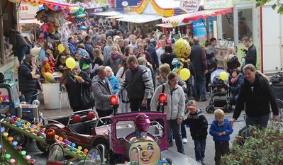 Insbesondere am Sonntag strömten Besuchermassen zu der Gnarrenburger Herbstmarktmeile.