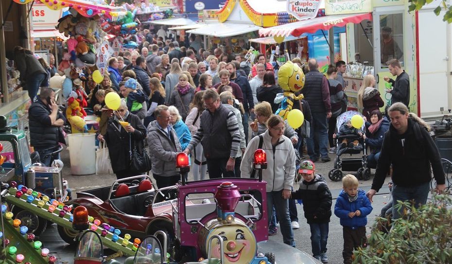 Insbesondere am Sonntag strömten Besuchermassen zu der Gnarrenburger Herbstmarktmeile.