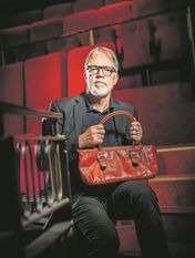 Für sein Publikum hat Wolfgang Trepper sich wieder stundenlang vor die Glotze gesetzt. Foto: eb