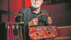 Für sein Publikum hat Wolfgang Trepper sich wieder stundenlang vor die Glotze gesetzt.  Foto: eb