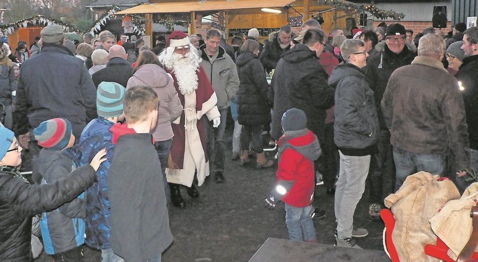 Die Vereine haben auch in diesem Jahr wieder ein tolles Programm für die Besucher zusammengestellt. Am meisten werden sich die Kinder aber sicherlich auf den Weihnachtsmann freuen. Foto: eb