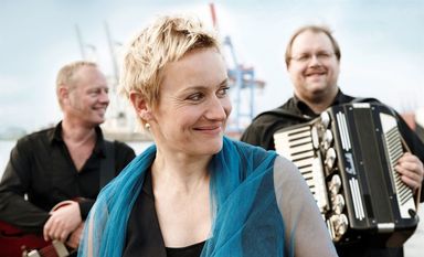 Das Hamburger Trio Hafennacht weckt mit seinen Liedern Emotionen. Foto: eb