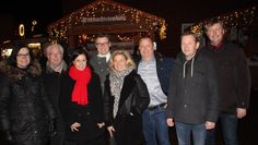 Die Initiatoren vom Verein City-und Stadtmarketing sowie Vertreter des Ortsrates und der Stadtverwaltung freuen sich über die Spendenbereitschaft zahlreicher Sponsoren, die Bremervörde in einem helleren Licht erscheinen lassen.  Fotos: im