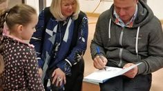 Signierstunde mit Marco Bode.  Foto: eb