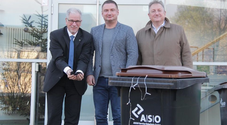 Werner Schauer, Christof von Schroetter und Michael Zahlten von der JOMA-Umwelt-Beratungsgesellschaft, die Landkreis und ASO bei den Planungen für ein Kompostwerk unterstützt.  Foto: jm