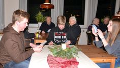 Jeden Donnerstag spielen die Adolphsdorfer in der Schützenhalle Skat. Die Organisatoren hoffen, dass zum Preisskat in diesem Jahr über hundert Teilnehmer kommen werden.  Foto: ui