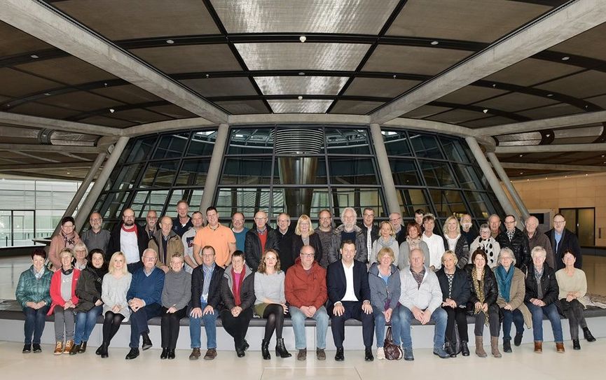 Die Besucher nahmen dort Platz, wo sonst die Abgeordneten der SPD-Bundestagsfraktion zu ihrer Fraktionssitzung zusammenkommen. Foto: eb