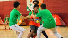 Wer an seiner Grundschule einen Schnuppertag mit den Handballstars haben will, muss sich jetzt bei der AOK bewerben. Foto: eb
