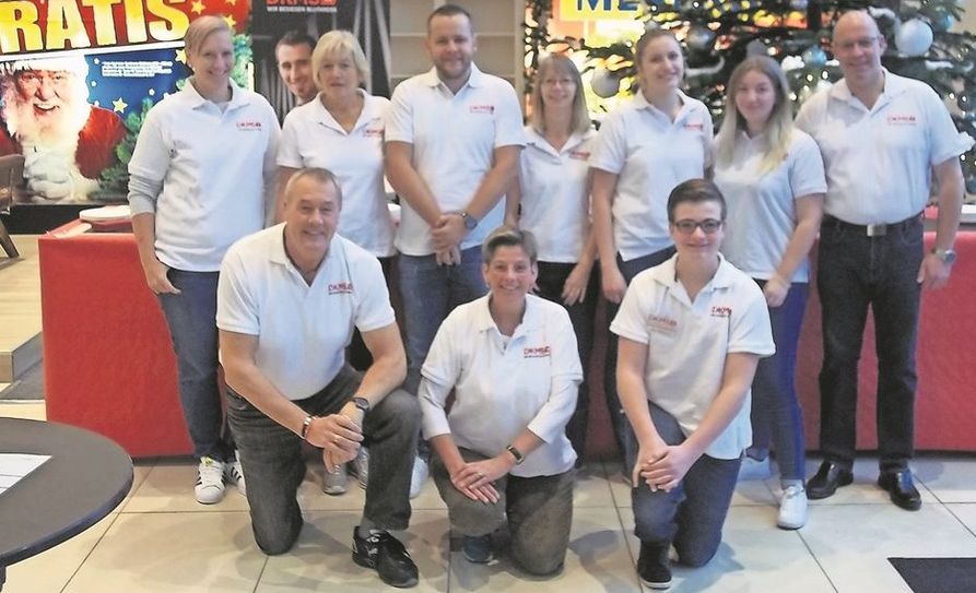 Das Ritterhuder DKMS Team rund um Gerd Holzhauer (unten links).      Foto: sr