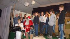 Kiara Peters spielte auch für den Weihnachtsmann ein Stück auf ihrer Blockflöte. Foto: dcl