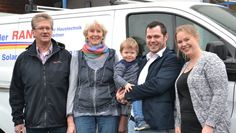 Helmut und Brigitte Ranke (links) übergeben die Firma an Dennis Holz (auf dem Foto mit seiner Frau Lena und Söhnchen Marlon).  Foto: ui