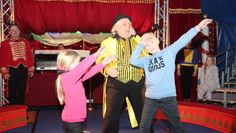 Während Miss Viola einen Tanz auf dem Drahtseil absolvierte, stand bei Clown David Conyot der Spaß an erster Stelle. Fotos: im