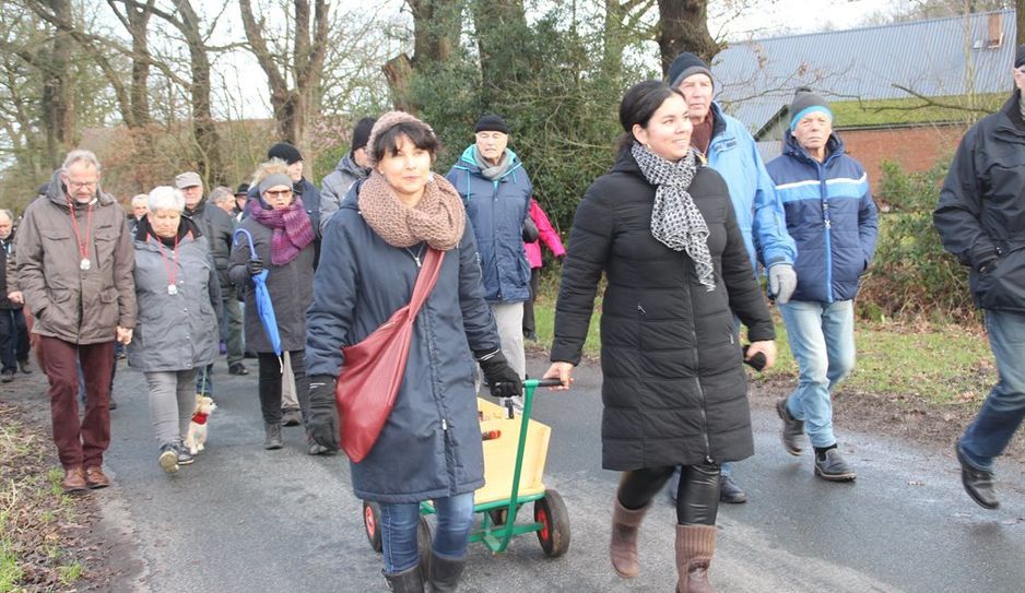 Ereignisreiche und unbeschwerte Tage erlebten an die 180 Wohnmobilisten auf dem Silvestertreffen. Einer der Höhepunkte war die Grünkohlwanderung.  Foto: im