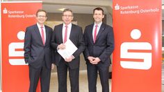 Der Vorstand der Sparkasse Rotenburg Osterholz Stefan Kalt, Ulrich Messerschmidt und Thorben Prenntzell (von links) präsentierte ein Jahr nach der vollzogenen Fusion ein gutes, wenn auch nicht vollumfänglich zufriedenstellendes Jahresergebnis.  Foto: ue