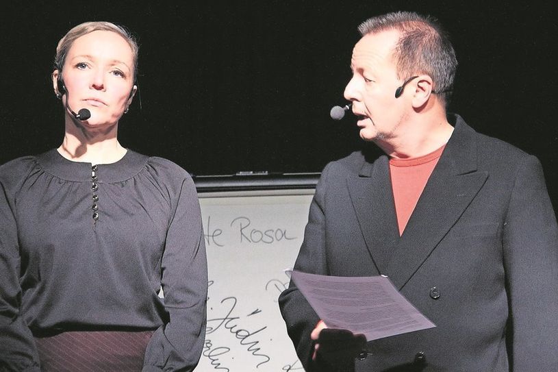 Das KünstlerInnenkollektiv M.Pört Kristin Kehr und Tristan Jorde stellten eine sensible Rosa Luxemburg der deutschen Realität von 1914 bis 1918 gegenüber.  Foto: ls