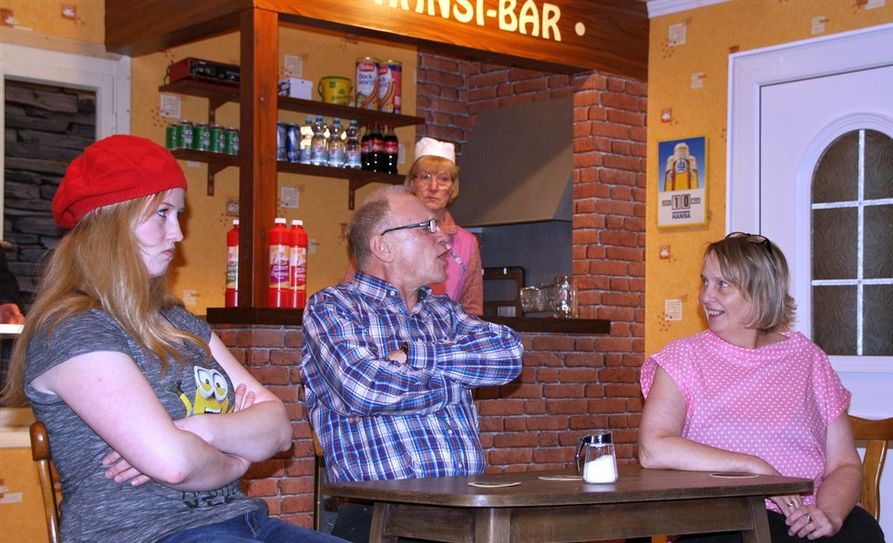 Penny´s Gäste bringen nicht nur Hunger mit, sondern sie erzählen am Autobahnimbiss auch über ihre Sorgen und Nöte! Foto: mr