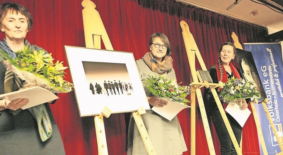 Von links: erster Platz für Hildegard Ziegler-Gräbel (OHZ), zweiter Platz für Christine Huizenag (Worpswede), dritter Platz für Katrin Behrendt-Schottel (OHZ).  Foto: ek