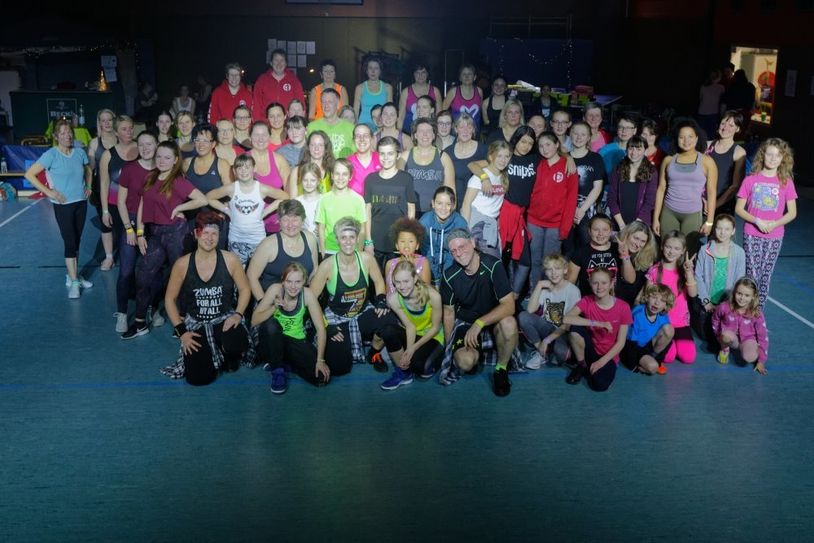 Über 100 Teilnehmer tanzten nahezu nonstop vier Stunden lang zu unterschiedlichern Rhytmen. Foto: eb