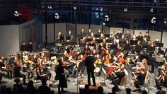 Das Bremer Jugendsinfonieorchester unter der Leitung von Martin Lentz spielte die Zuhörer des Neujahrskonzert in der Sparkasse mit populären Klassikern schwungvoll ins neue Jahr.  Foto: ek