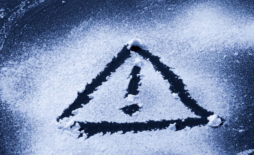 Im Winter kommt es schnell zu Glätteunfällen, oft mit schweren Folgen. Um dem zu begegnen, gibt die Stadtverwaltung nun Hinweise für Anwohner zur Sicherheit im Winter. Foto: Fotolia/Archiv