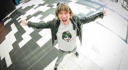 Der Party-Alarm von Malle erreicht die Stadthalle Osterholz-Scharmbeck. Kein Geringerer als Mickie Krause möchte seine zehn nackten Friseusen tanzen lassen. Im Mai gastiert er in der Kreisstadt. Foto: eb