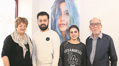 Im Salon von Barbara Marohn (links) und Werner Marohn (rechts) wird Ausbildung nach wie vor groß geschrieben. Nechirwan Abdulkarim und Sadiye Akkurt (von links) befinden sich beide momentan im ersten Lehrjahr.  Foto: ue