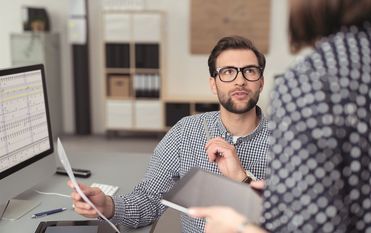 Wer einen neuen Chef bekommt oder in eine andere Abteilung wechselt, sollte sich ein Zwischenzeugnis ausstellen lassen.
Foto: contrastwerkstatt/Fotolia