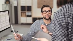 Wer einen neuen Chef bekommt oder in eine andere Abteilung wechselt, sollte sich ein Zwischenzeugnis ausstellen lassen. 
 Foto: contrastwerkstatt/Fotolia
