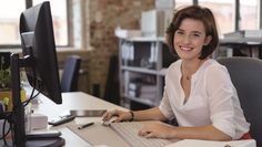Neues Berufsbild: Kaufmann/-frau E-Commerce ist das Online-Pendant zum klassischen Einzelhandelskaufmann und ist Erfolg versprechend.  Foto: Contrastwerkstatt/Fotolia