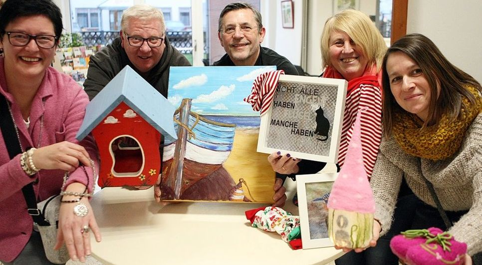Myriam Punte, Gundmar Köster, Bernd F. Mertes, Barbara Artjuchow und Nicole Golla (v.li.) sind nur fünf der 30 Aussteller, die die allgemeine Winter-Tristesse durchbrechen werden.  Foto: ek