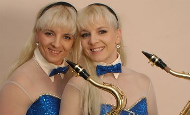 Die Zwillinge Claudia und Carmen bieten eine einzigartige Show. Foto eb