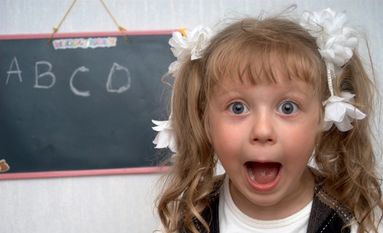 Schon einige Schulen haben sich auf den Weg gemacht, Bildung mit neuen Konzepten zu revolutionieren. Der Film am Campus berichtet über inspirierende Beispiele. Foto: Fotolia/Mykola Velychko