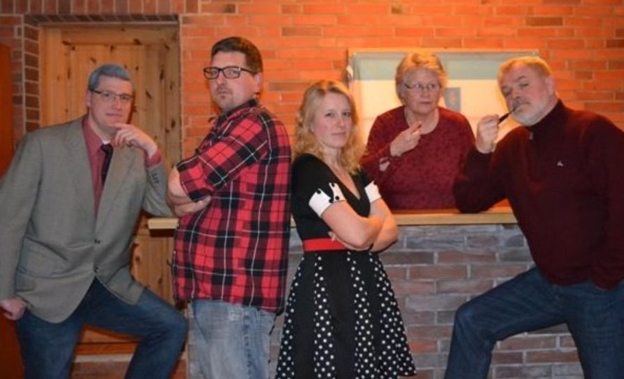 Die plattdeutsche Theatergruppe der Ortsfeuerwehr Aschwarden freut sich auf das neue Theaterstück.  Foto: eb