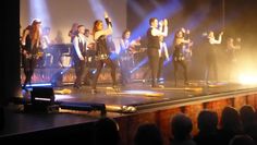 Die Tänzerinnen und Tänzer begeisterten das Publikum in der Stadthalle mit einer ausgefeilten Choreografie.  Foto: hc